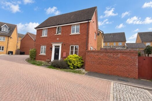 Three Bedroom House To Let in Nuthatch Close