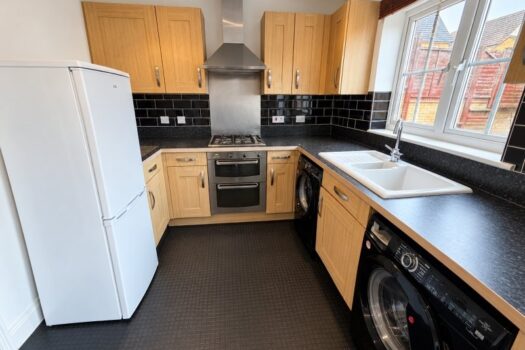 Three Bedroom House To Let in Nuthatch Close